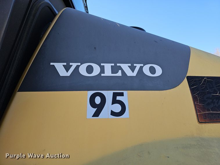 image for item DQ8471 2012 Volvo SD100D single drum vibratory roller