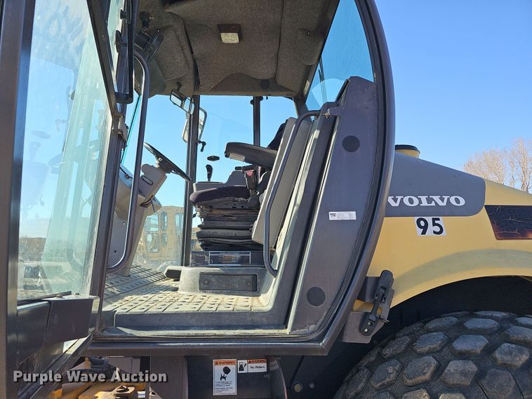 image for item DQ8471 2012 Volvo SD100D single drum vibratory roller