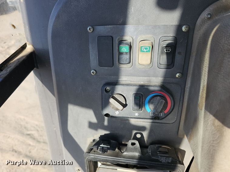 image for item DQ8471 2012 Volvo SD100D single drum vibratory roller