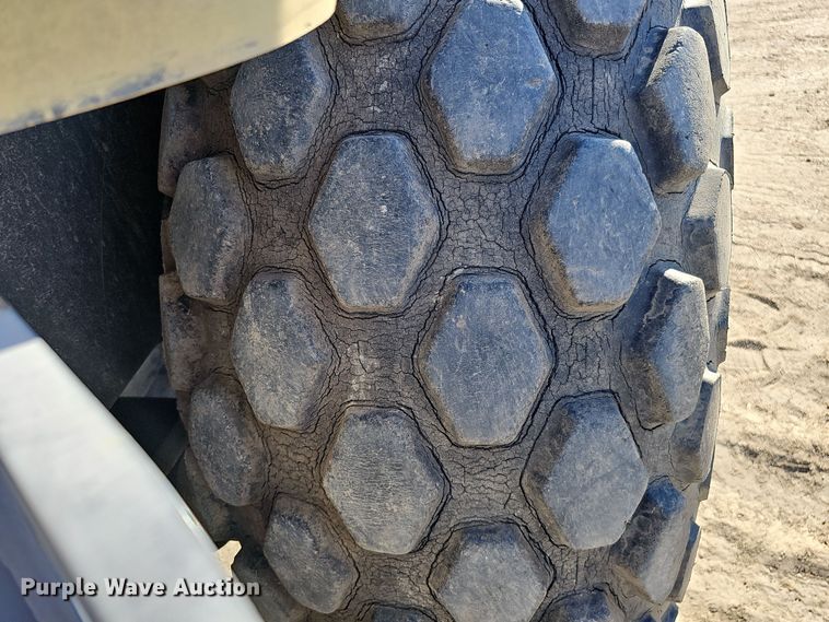 image for item DQ8471 2012 Volvo SD100D single drum vibratory roller