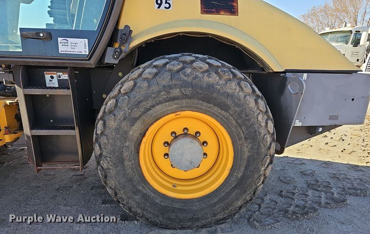 image for item DQ8471 2012 Volvo SD100D single drum vibratory roller