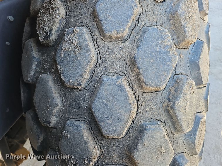 image for item DQ8471 2012 Volvo SD100D single drum vibratory roller