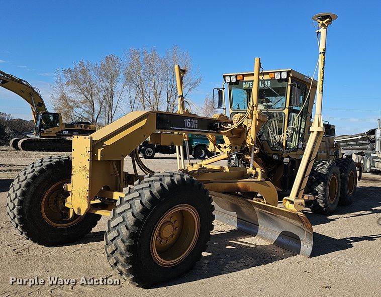 image for item DQ8472 2002 Caterpillar 160H VHP  motor grader