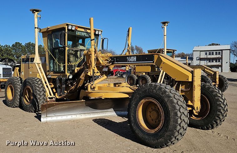 image for item DQ8472 2002 Caterpillar 160H VHP  motor grader