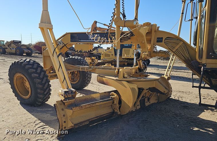 image for item DQ8472 2002 Caterpillar 160H VHP  motor grader