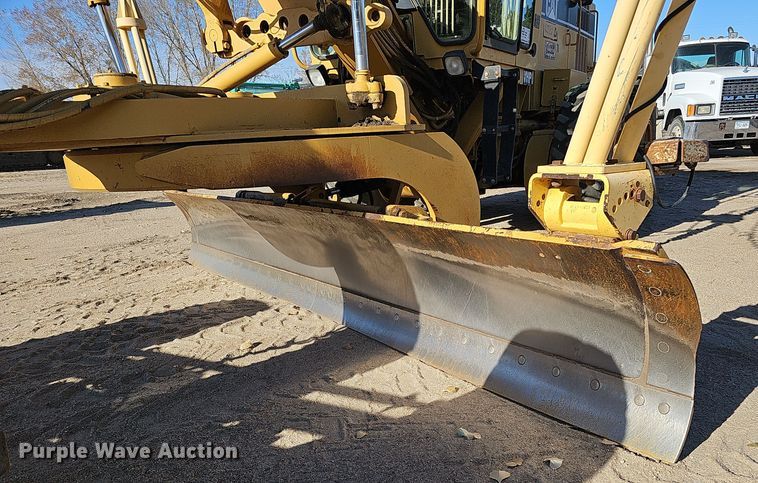 image for item DQ8472 2002 Caterpillar 160H VHP  motor grader