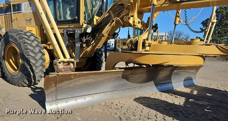 image for item DQ8472 2002 Caterpillar 160H VHP  motor grader