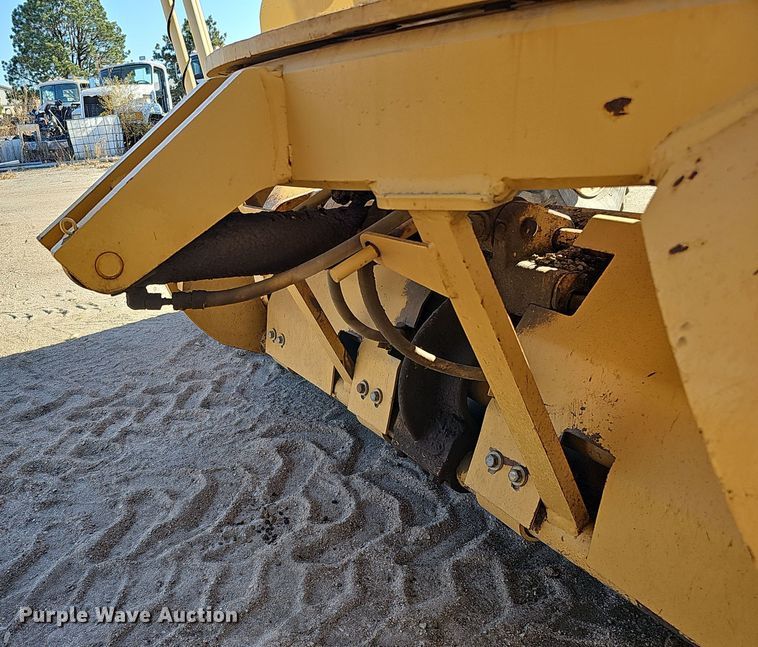 image for item DQ8472 2002 Caterpillar 160H VHP  motor grader