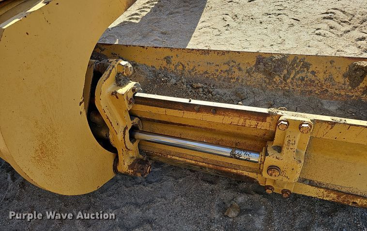 image for item DQ8472 2002 Caterpillar 160H VHP  motor grader