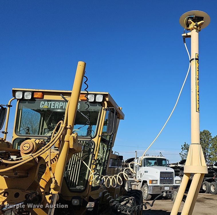 image for item DQ8472 2002 Caterpillar 160H VHP  motor grader