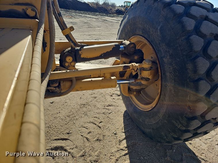 image for item DQ8472 2002 Caterpillar 160H VHP  motor grader