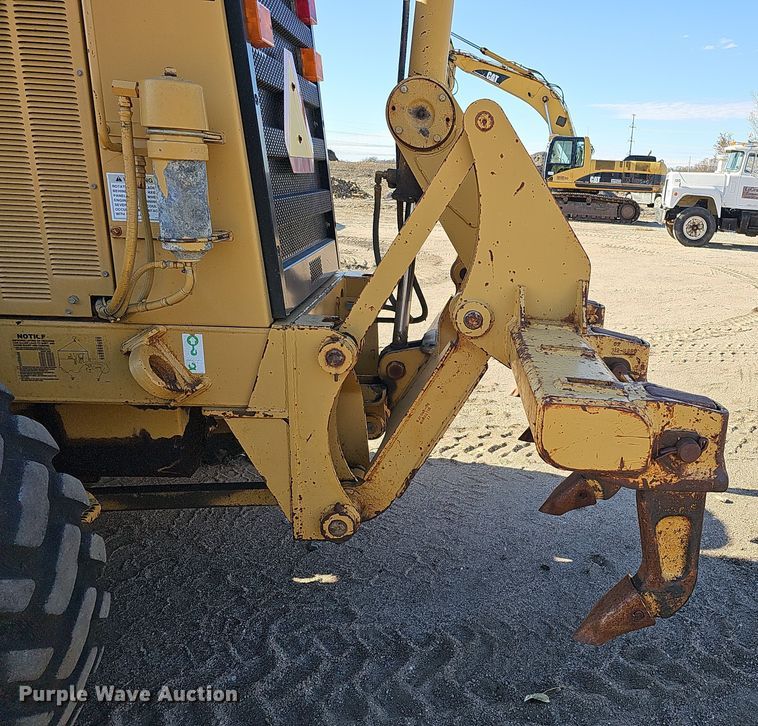 image for item DQ8472 2002 Caterpillar 160H VHP  motor grader