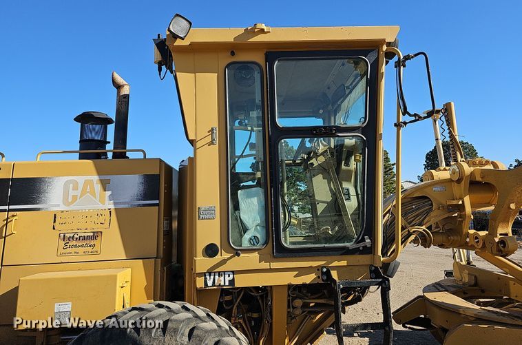 image for item DQ8472 2002 Caterpillar 160H VHP  motor grader
