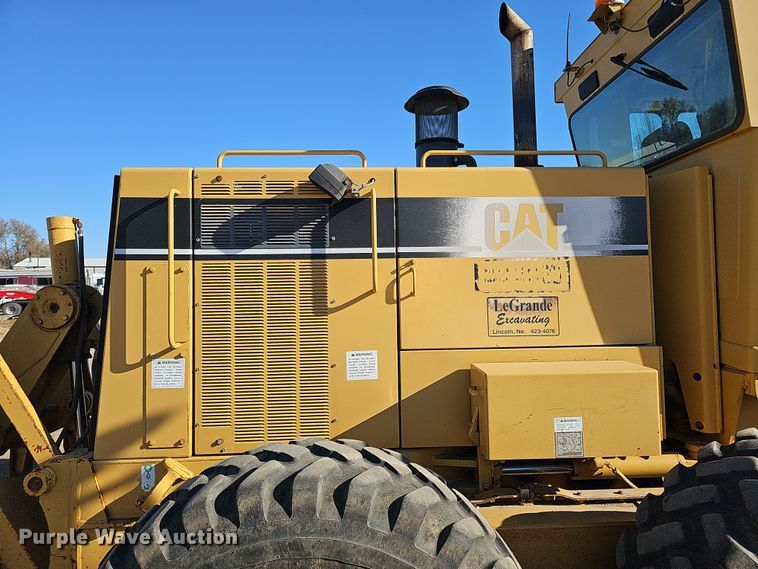 image for item DQ8472 2002 Caterpillar 160H VHP  motor grader