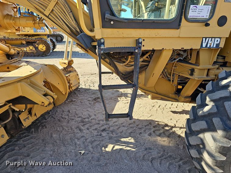 image for item DQ8472 2002 Caterpillar 160H VHP  motor grader