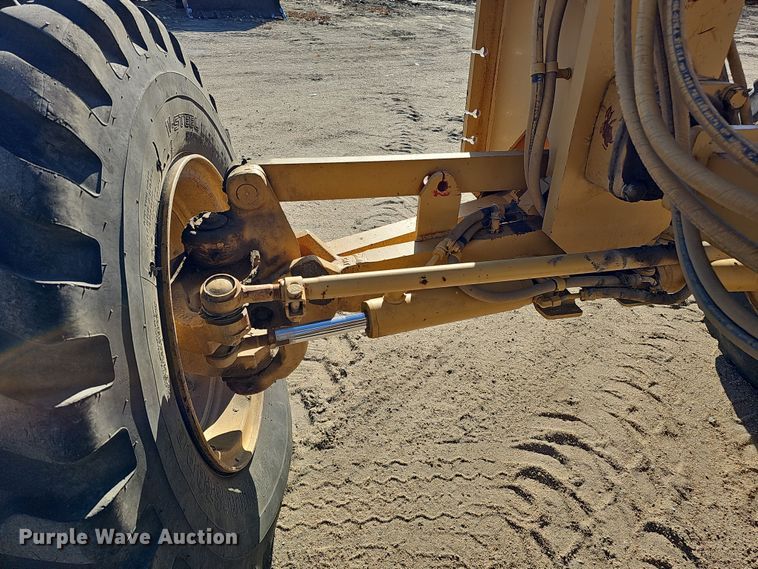 image for item DQ8472 2002 Caterpillar 160H VHP  motor grader