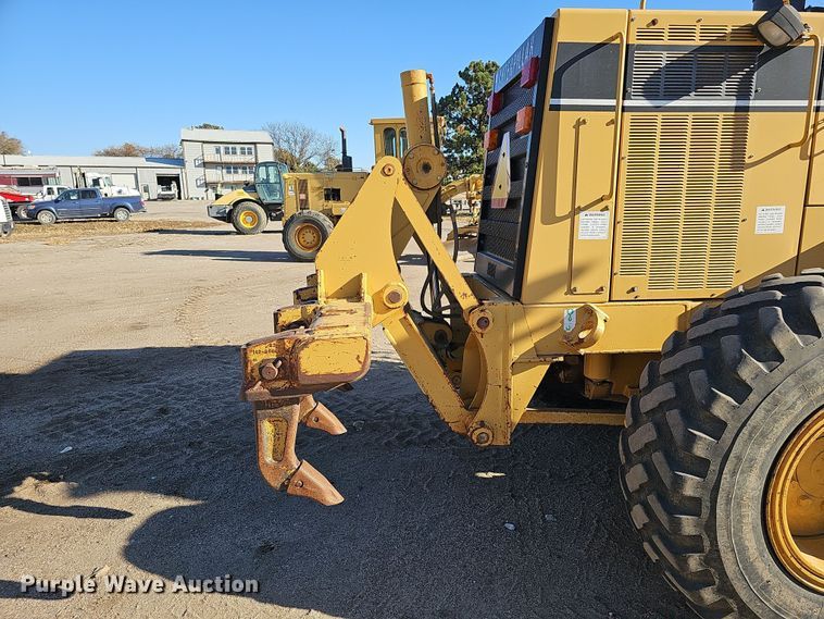 image for item DQ8472 2002 Caterpillar 160H VHP  motor grader