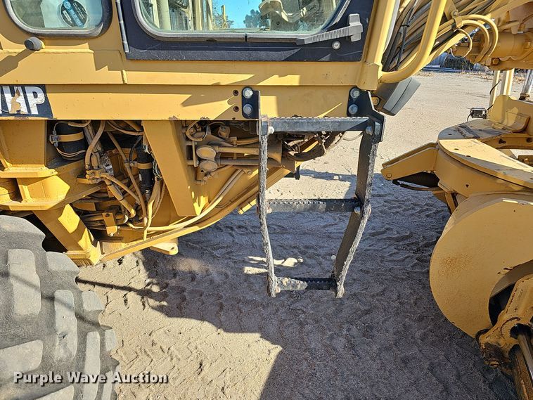 image for item DQ8472 2002 Caterpillar 160H VHP  motor grader