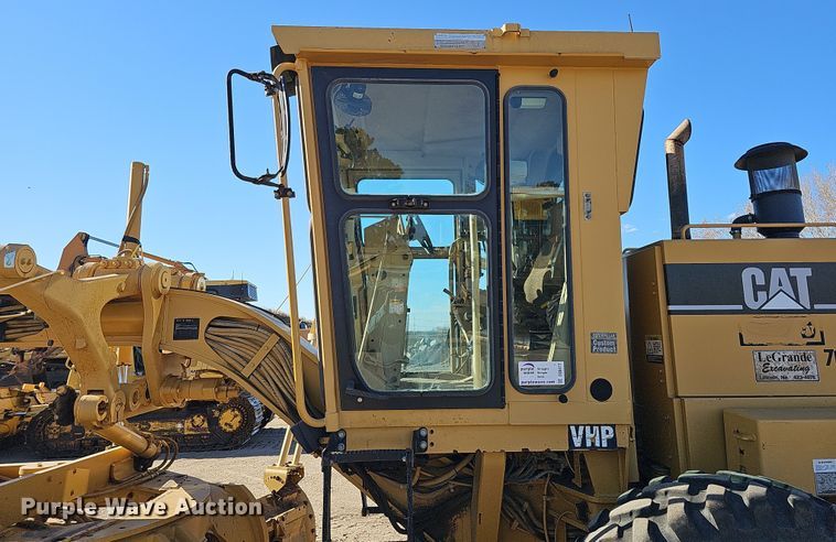 image for item DQ8472 2002 Caterpillar 160H VHP  motor grader