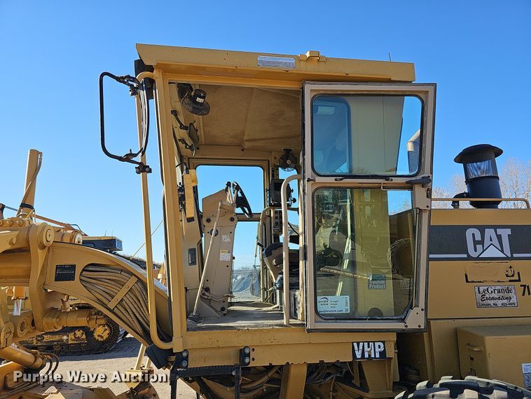 image for item DQ8472 2002 Caterpillar 160H VHP  motor grader