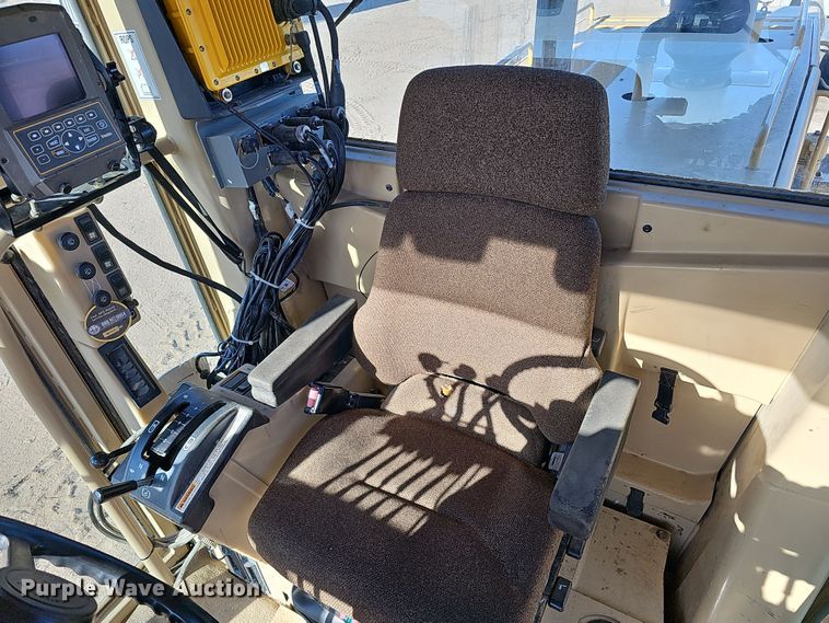 image for item DQ8472 2002 Caterpillar 160H VHP  motor grader