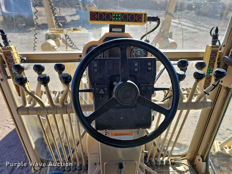 image for item DQ8472 2002 Caterpillar 160H VHP  motor grader