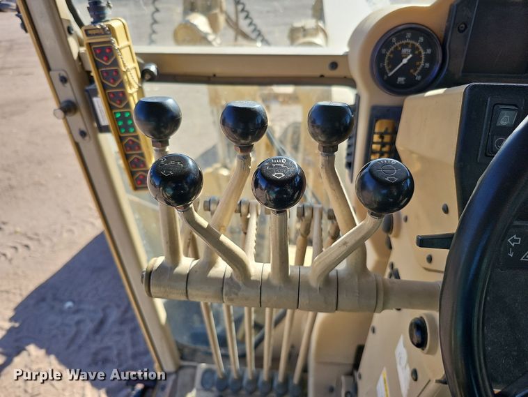 image for item DQ8472 2002 Caterpillar 160H VHP  motor grader