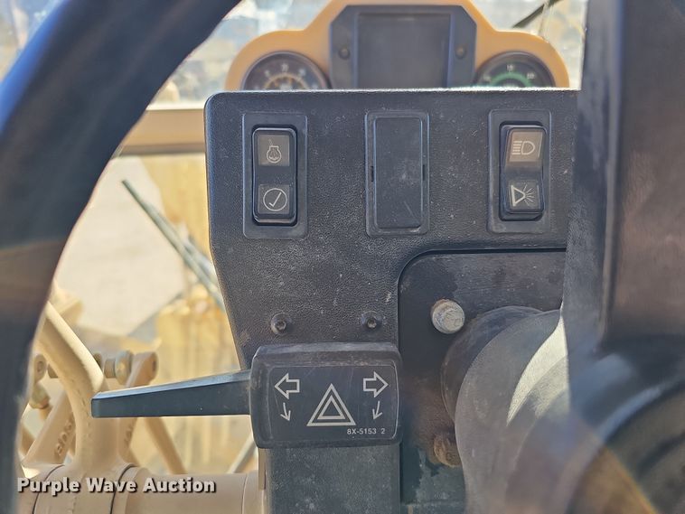 image for item DQ8472 2002 Caterpillar 160H VHP  motor grader