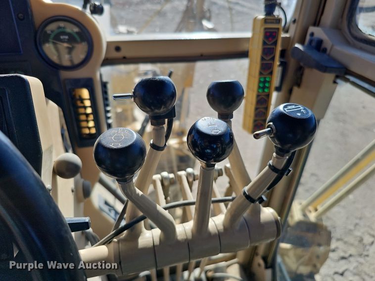 image for item DQ8472 2002 Caterpillar 160H VHP  motor grader