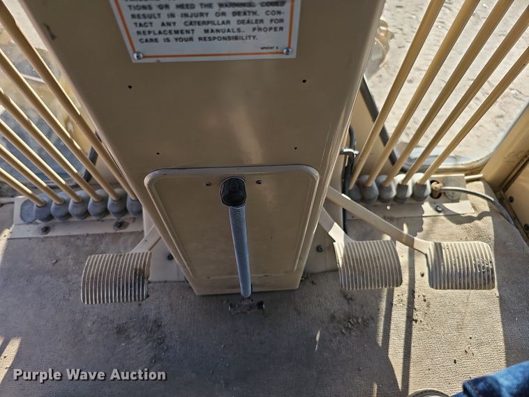 image for item DQ8472 2002 Caterpillar 160H VHP  motor grader