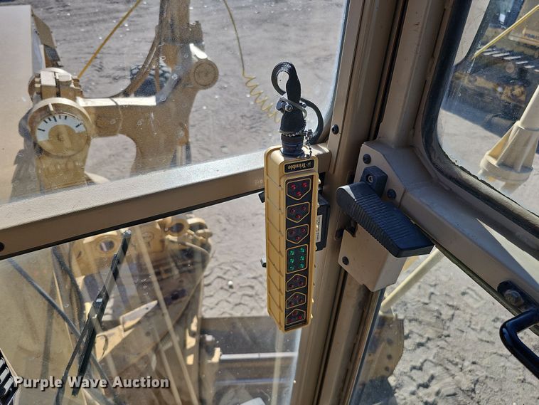 image for item DQ8472 2002 Caterpillar 160H VHP  motor grader