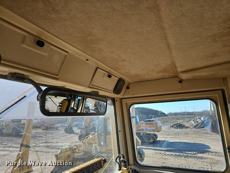 image for item DQ8472 2002 Caterpillar 160H VHP  motor grader