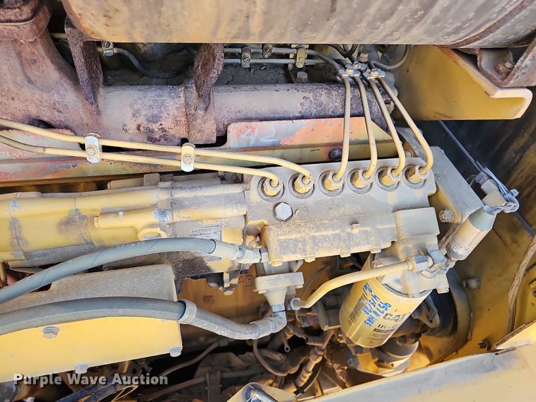 image for item DQ8472 2002 Caterpillar 160H VHP  motor grader