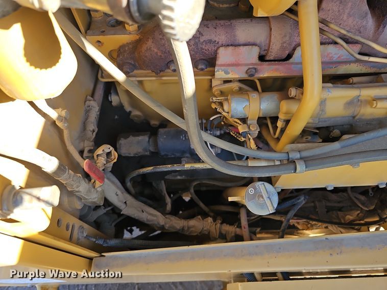 image for item DQ8472 2002 Caterpillar 160H VHP  motor grader