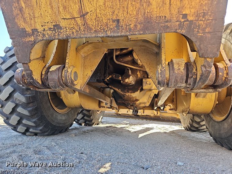 image for item DQ8472 2002 Caterpillar 160H VHP  motor grader