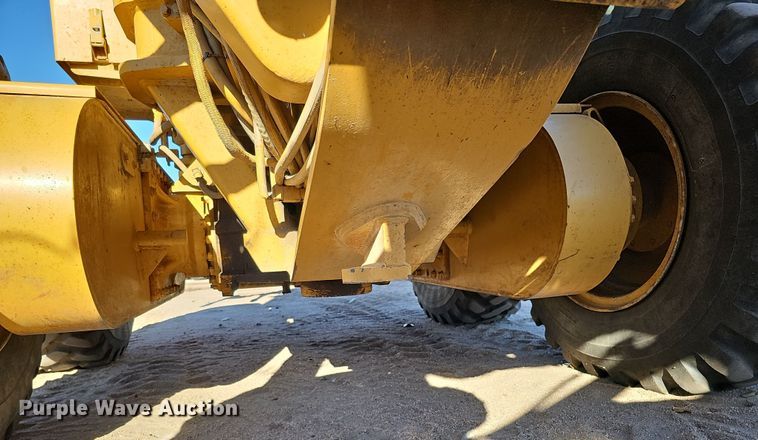 image for item DQ8472 2002 Caterpillar 160H VHP  motor grader