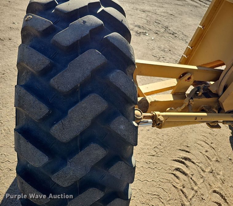 image for item DQ8472 2002 Caterpillar 160H VHP  motor grader