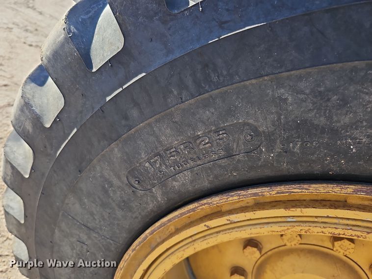 image for item DQ8472 2002 Caterpillar 160H VHP  motor grader