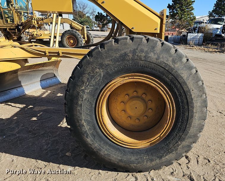 image for item DQ8472 2002 Caterpillar 160H VHP  motor grader