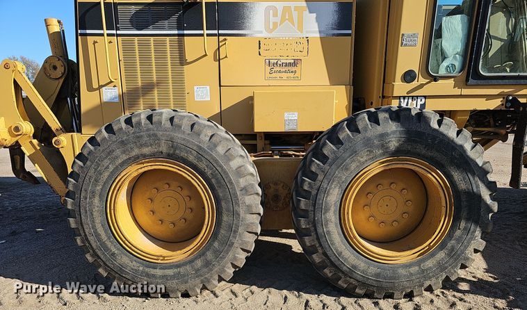 image for item DQ8472 2002 Caterpillar 160H VHP  motor grader