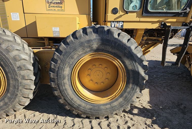 image for item DQ8472 2002 Caterpillar 160H VHP  motor grader