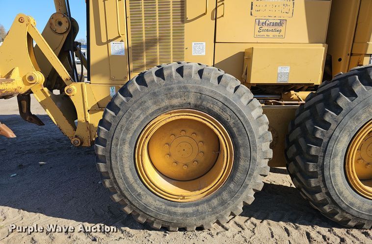 image for item DQ8472 2002 Caterpillar 160H VHP  motor grader