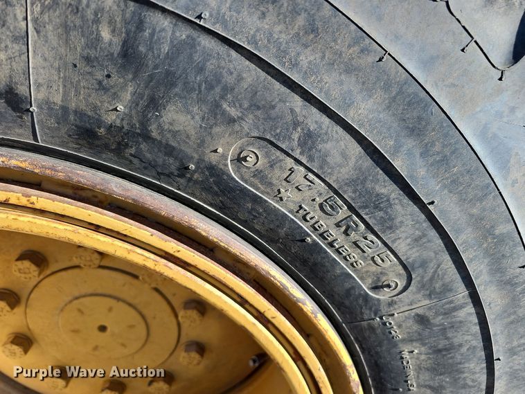 image for item DQ8472 2002 Caterpillar 160H VHP  motor grader