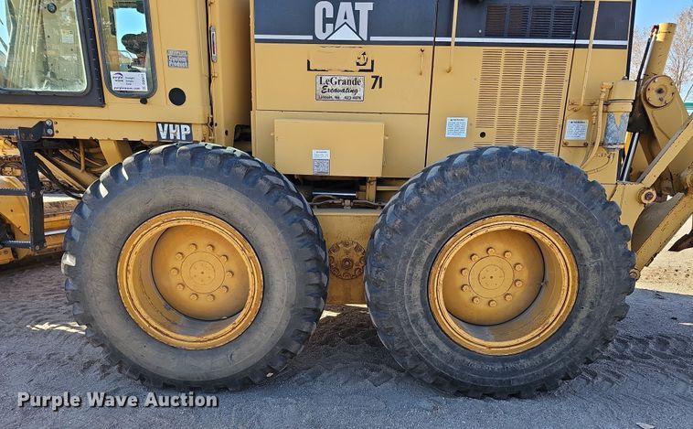 image for item DQ8472 2002 Caterpillar 160H VHP  motor grader