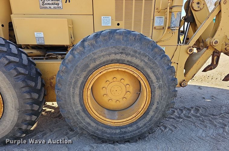 image for item DQ8472 2002 Caterpillar 160H VHP  motor grader