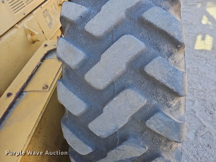 image for item DQ8472 2002 Caterpillar 160H VHP  motor grader