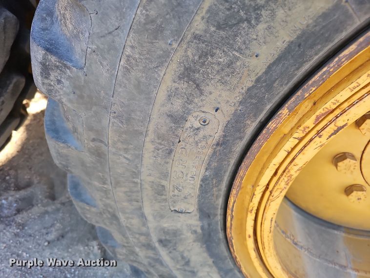 image for item DQ8472 2002 Caterpillar 160H VHP  motor grader