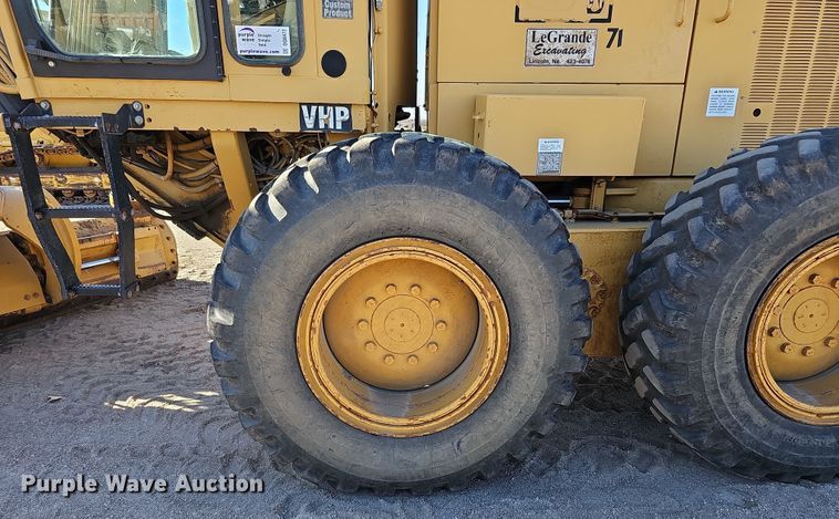 image for item DQ8472 2002 Caterpillar 160H VHP  motor grader