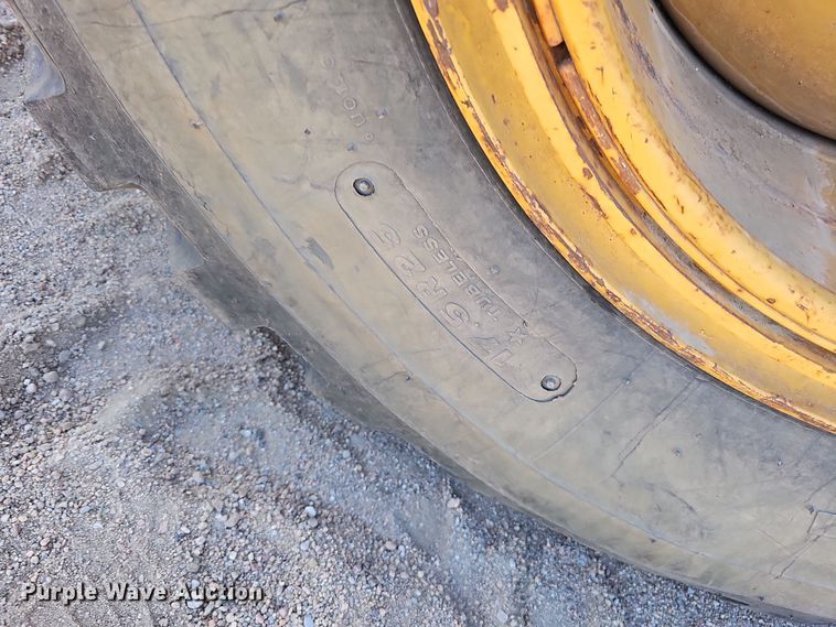 image for item DQ8472 2002 Caterpillar 160H VHP  motor grader