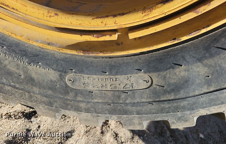 image for item DQ8472 2002 Caterpillar 160H VHP  motor grader